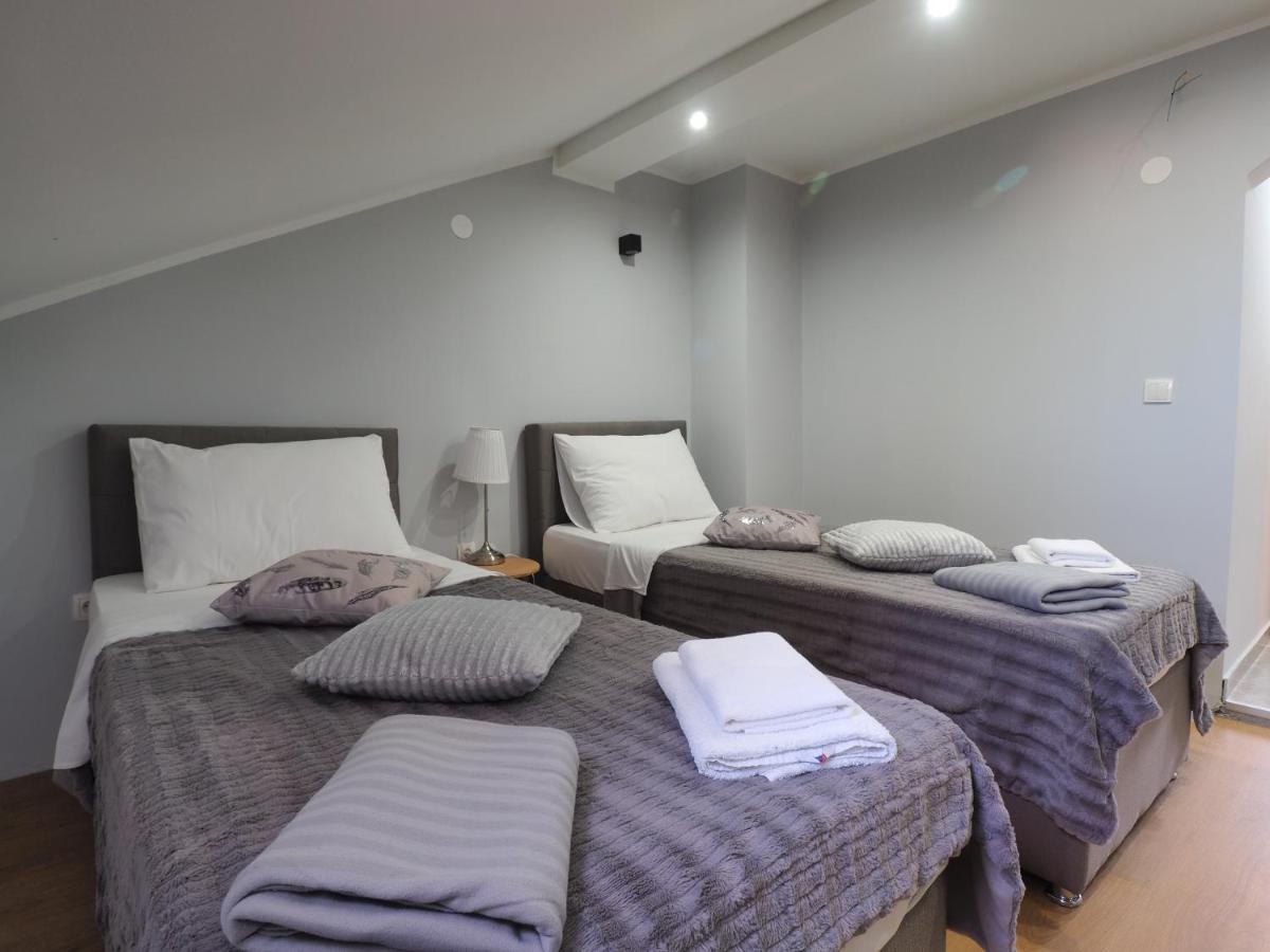 Guest House Sara Latin מראה חיצוני תמונה